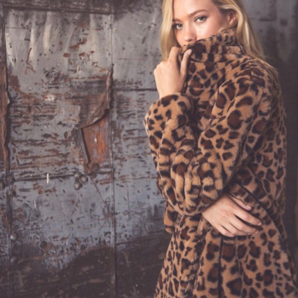 Leopard faux fur jacket! 💕❤️💕